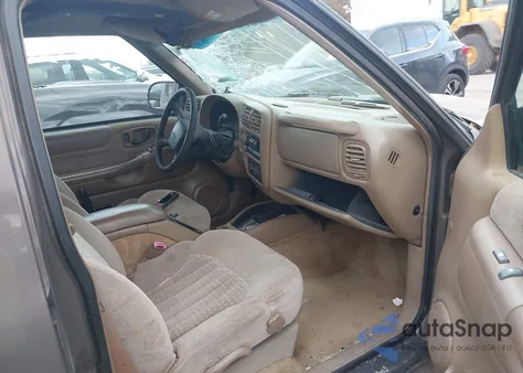 2000 Chevrolet Blazer Ls from USA, damaged, VIN 1GNDT13WXY2308038